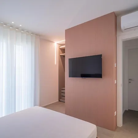 A&g Dusty Rose Flat Apartment